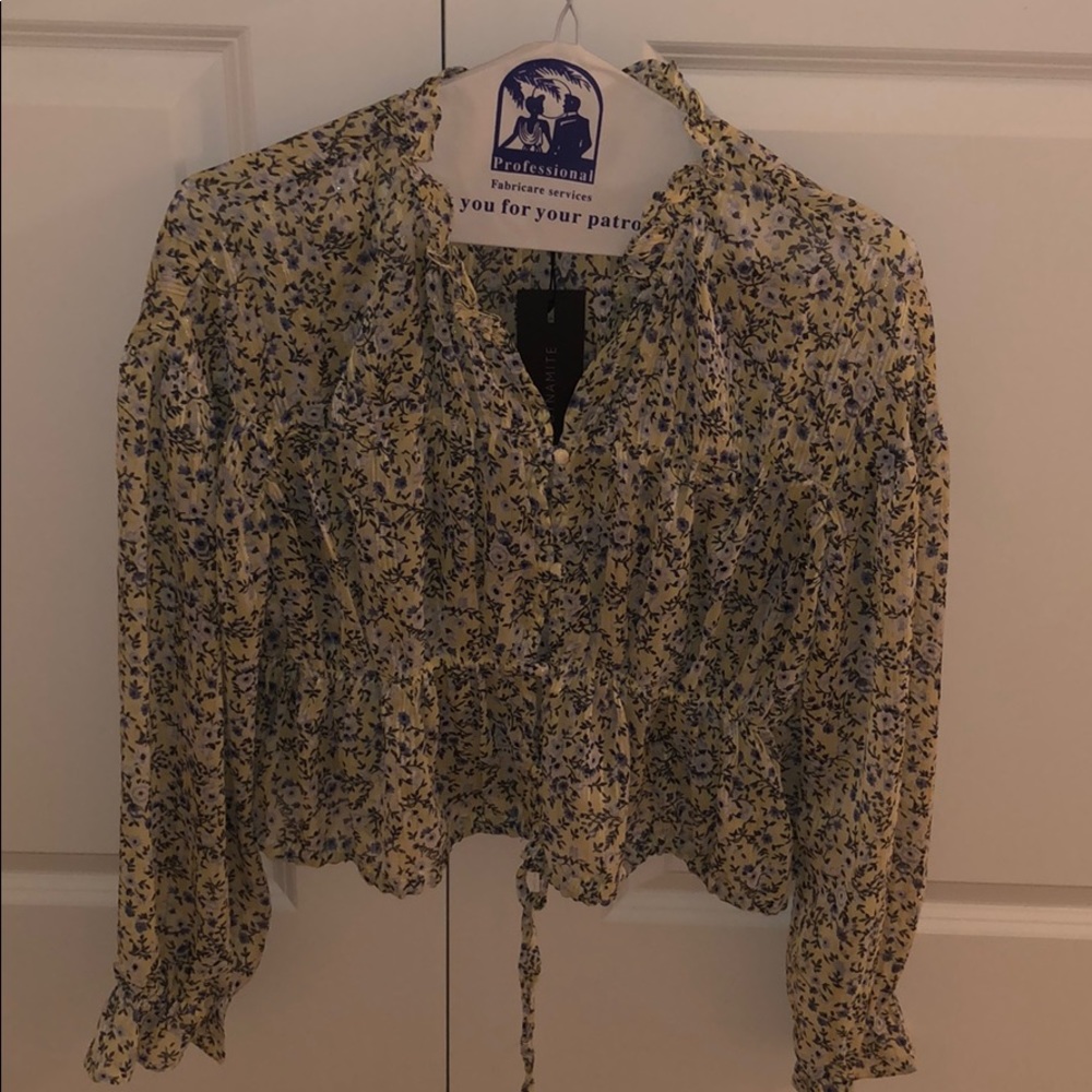 Floral cinched waist Loose sleeve blouse.